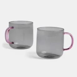 HAY Borosilicate Mug – Set Of 2 – Light Grey With Pink Handle